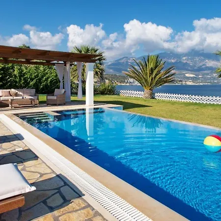 Villa Kleismata Sleeps 6 *