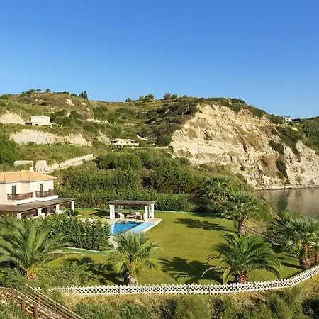 Villa Kleismata Sleeps 6 *