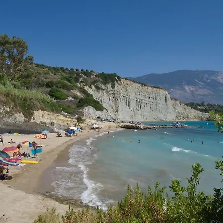 Villa Kleismata Sleeps 6 *